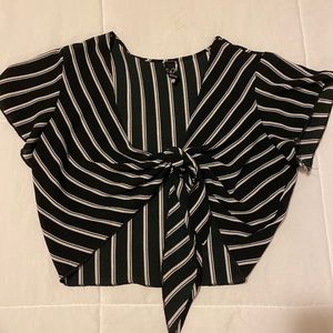 F21 - Tie top